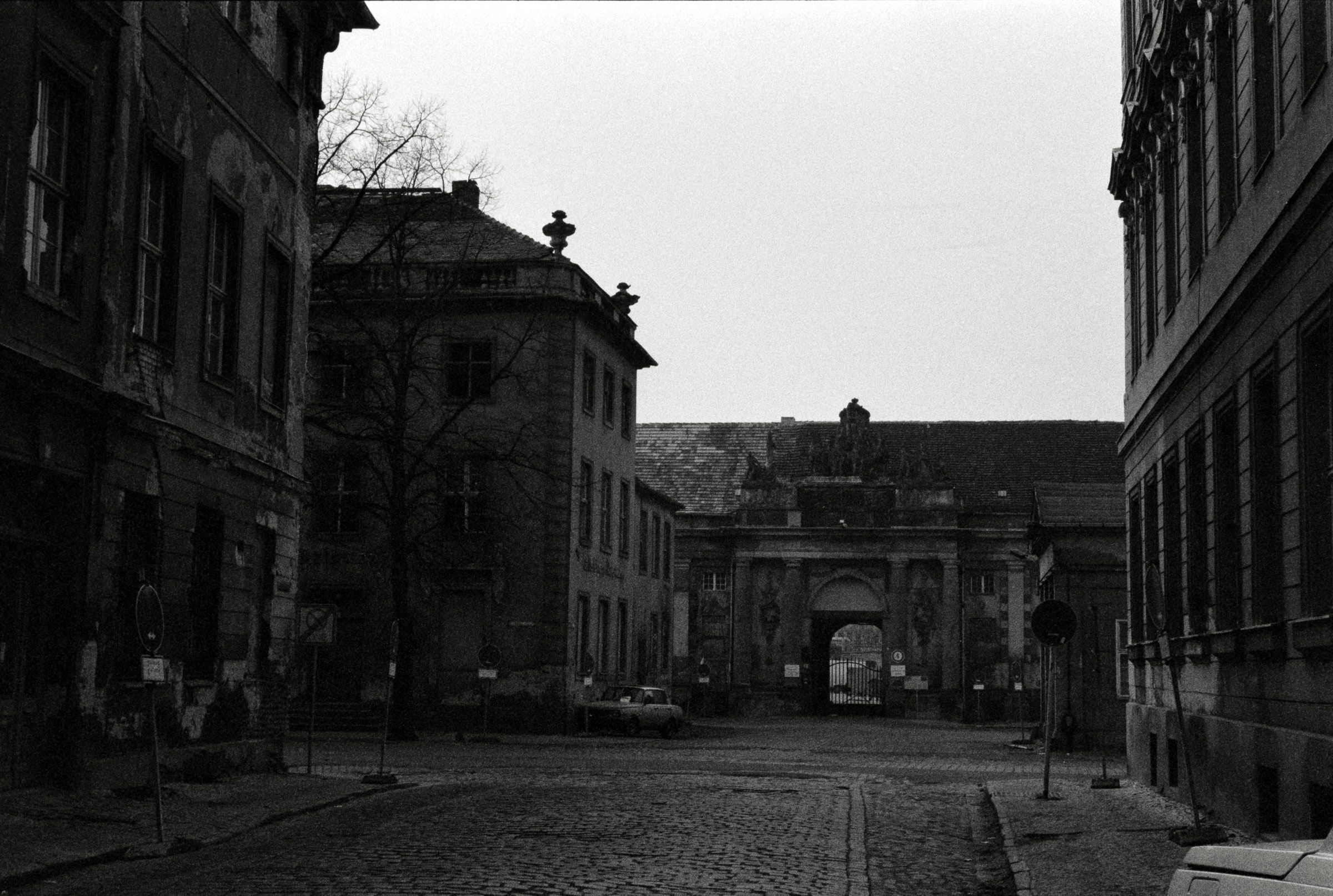 AHP F1993 03 004 sc240902 img06 NLP